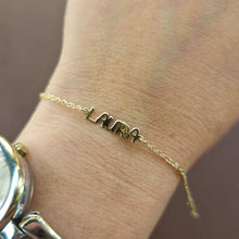 Carica l'immagine nel visualizzatore di Gallery, Bracciale con nome in oro giallo 18 kt