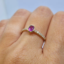 Carica l'immagine nel visualizzatore di Gallery, Anello con tormalina rubellite, diamanti e oro giallo 18 kt