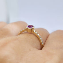 Carica l'immagine nel visualizzatore di Gallery, Anello con tormalina rubellite, diamanti e oro giallo 18 kt