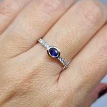 Carica l'immagine nel visualizzatore di Gallery, Anello zaffiro blu e diamanti in oro rosa e bianco 18 kt