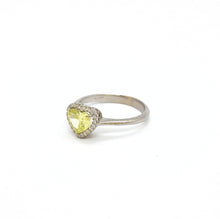 Carica l'immagine nel visualizzatore di Gallery, Anello con diamante fancy color yellow giallo e diamanti in oro bianco 18 kt