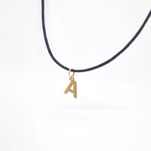 Carica l'immagine nel visualizzatore di Gallery, Ciondolo iniziale lettera in oro giallo 18 kt
