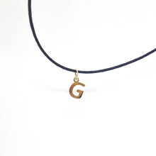 Carica l'immagine nel visualizzatore di Gallery, Ciondolo iniziale lettera in oro giallo 18 kt