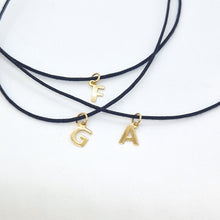 Carica l'immagine nel visualizzatore di Gallery, Ciondolo iniziale lettera in oro giallo 18 kt