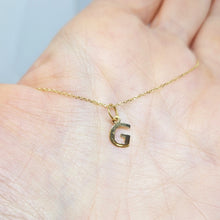 Carica l'immagine nel visualizzatore di Gallery, Collana con iniziale lettera in oro giallo 18 kt