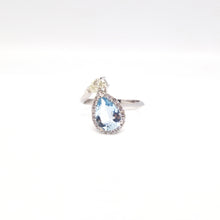 Carica l'immagine nel visualizzatore di Gallery, Anello con acquamarina a goccia e diamanti in oro bianco 18 kt
