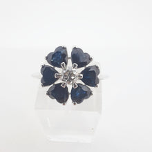 Carica l'immagine nel visualizzatore di Gallery, Anello con zaffiri cuore e brillante in oro bianco 18kt ANZ1
