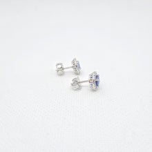 Carica l'immagine nel visualizzatore di Gallery, Orecchini tanzanite e diamanti in oro bianco 18kt ORT1