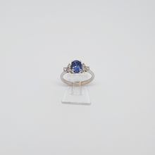 Carica l'immagine nel visualizzatore di Gallery, Anello con zaffiro e brillanti in oro bianco 18 kt ANZ2