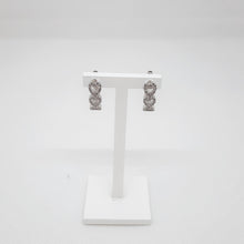 Carica l'immagine nel visualizzatore di Gallery, Orecchini cuore con brillanti in oro bianco 18 kt ORD2