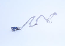 Carica l'immagine nel visualizzatore di Gallery, Collana con zaffiro e diamante in oro bianco 18 kt COZ 2