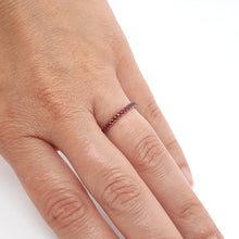 Carica l'immagine nel visualizzatore di Gallery, Anello eternelle con corindoni arancio in oro bianco 18 kt