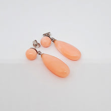 Carica l'immagine nel visualizzatore di Gallery, Orecchini con corallo rosa in oro bianco 18 kt