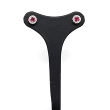 Carica l'immagine nel visualizzatore di Gallery, Orecchini in oro bianco 18 kt con diamanti e rubino