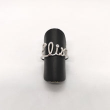 Carica l'immagine nel visualizzatore di Gallery, Anello con nome fino a 6 lettere con diamante in oro 18 kt