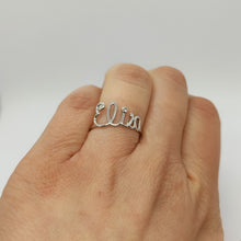 Carica l'immagine nel visualizzatore di Gallery, Anello con nome fino a 6 lettere con diamante in oro 18 kt