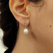 Carica l'immagine nel visualizzatore di Gallery, Comete gioielli orecchini con perle, diamanti e zaffiri rosa in oro 18 kt