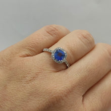 Carica l'immagine nel visualizzatore di Gallery, Anello zaffiro e diamanti in oro bianco 18 kt