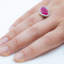 Carica l'immagine nel visualizzatore di Gallery, Anello con rubino e brillanti in oro bianco 18kt ANR2