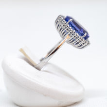 Carica l'immagine nel visualizzatore di Gallery, Anello con tanzanite e brillanti in oro bianco 18kt ANT1