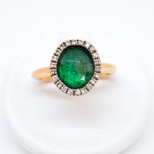 Carica l'immagine nel visualizzatore di Gallery, Anello con smeraldo e brillanti in oro rosa 18kt ANS4
