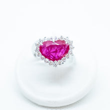 Carica l'immagine nel visualizzatore di Gallery, Anello con rubino e brillanti in oro bianco 18kt ANR2