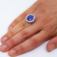 Carica l'immagine nel visualizzatore di Gallery, Anello con tanzanite e brillanti in oro bianco 18kt ANT1