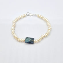 Carica l&#39;immagine nel visualizzatore di Gallery, Bracciale con perle e tanzanite in argento
