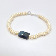 Carica l&#39;immagine nel visualizzatore di Gallery, Bracciale con perle e tanzanite in argento
