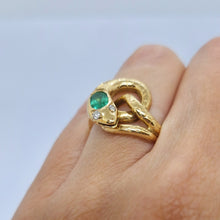 Carica l&#39;immagine nel visualizzatore di Gallery, Anello serpente con smeraldo e diamanti in oro giallo 18 kt
