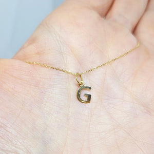 Collana con iniziale lettera in oro giallo 18 kt