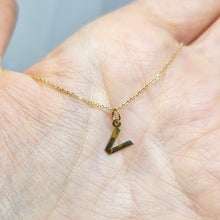 Carica l&#39;immagine nel visualizzatore di Gallery, Collana con iniziale lettera in oro giallo 18 kt
