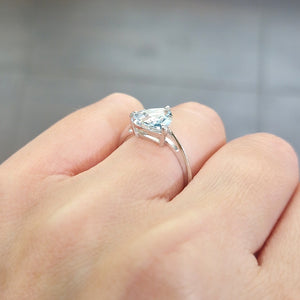Anello con acquamarina trillion in oro bianco 18 kt