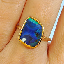 Carica l&#39;immagine nel visualizzatore di Gallery, Anello con opale boulder in oro giallo 18 kt
