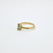 Carica l&#39;immagine nel visualizzatore di Gallery, Anello con tormalina verde e diamanti gialli in oro giallo 18 kt
