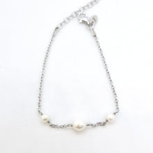 Carica l&#39;immagine nel visualizzatore di Gallery, Bracciale Alisia con perle in argento 925
