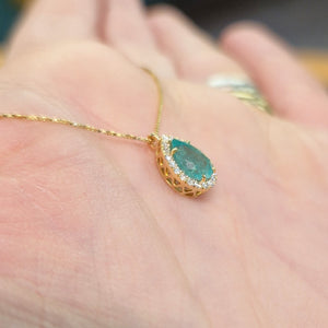 Collana in oro giallo 18 kt con smeraldo a goccia e diamanti