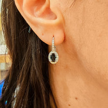 Carica l&#39;immagine nel visualizzatore di Gallery, Orecchini in oro bianco 18 kt con zaffiri e diamanti
