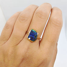 Carica l&#39;immagine nel visualizzatore di Gallery, Anello con opale boulder in oro giallo 18 kt
