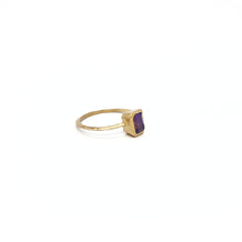 Carica l&#39;immagine nel visualizzatore di Gallery, Anello con ametista in oro giallo 18 kt
