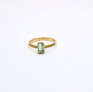 Anello con tormalina verde e diamanti gialli in oro giallo 18 kt