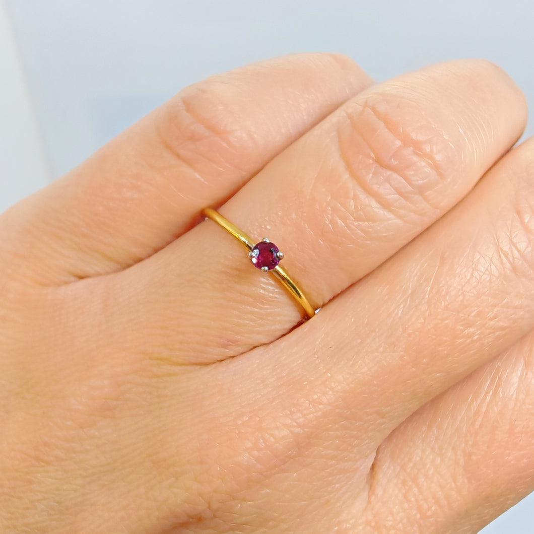 Anello con rubino in oro giallo 18 kt