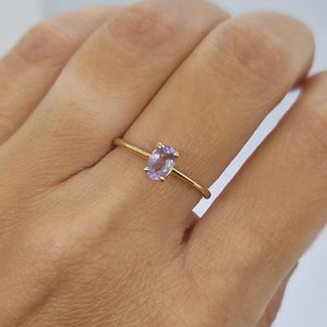 Anello con ametista ovale in oro rosa 18 kt