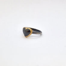 Carica l&#39;immagine nel visualizzatore di Gallery, Anello in oro 18 kt e argento 925 con diamante nero
