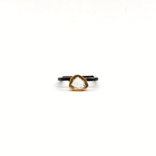 Carica l'immagine nel visualizzatore di Gallery, Anello in argento 925 e oro 18 kt con corindone
