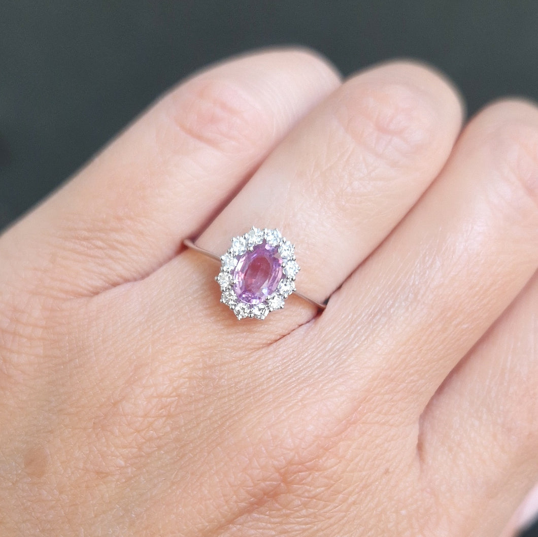 Anello zaffiro rosa con diamanti in oro bianco 18 kt