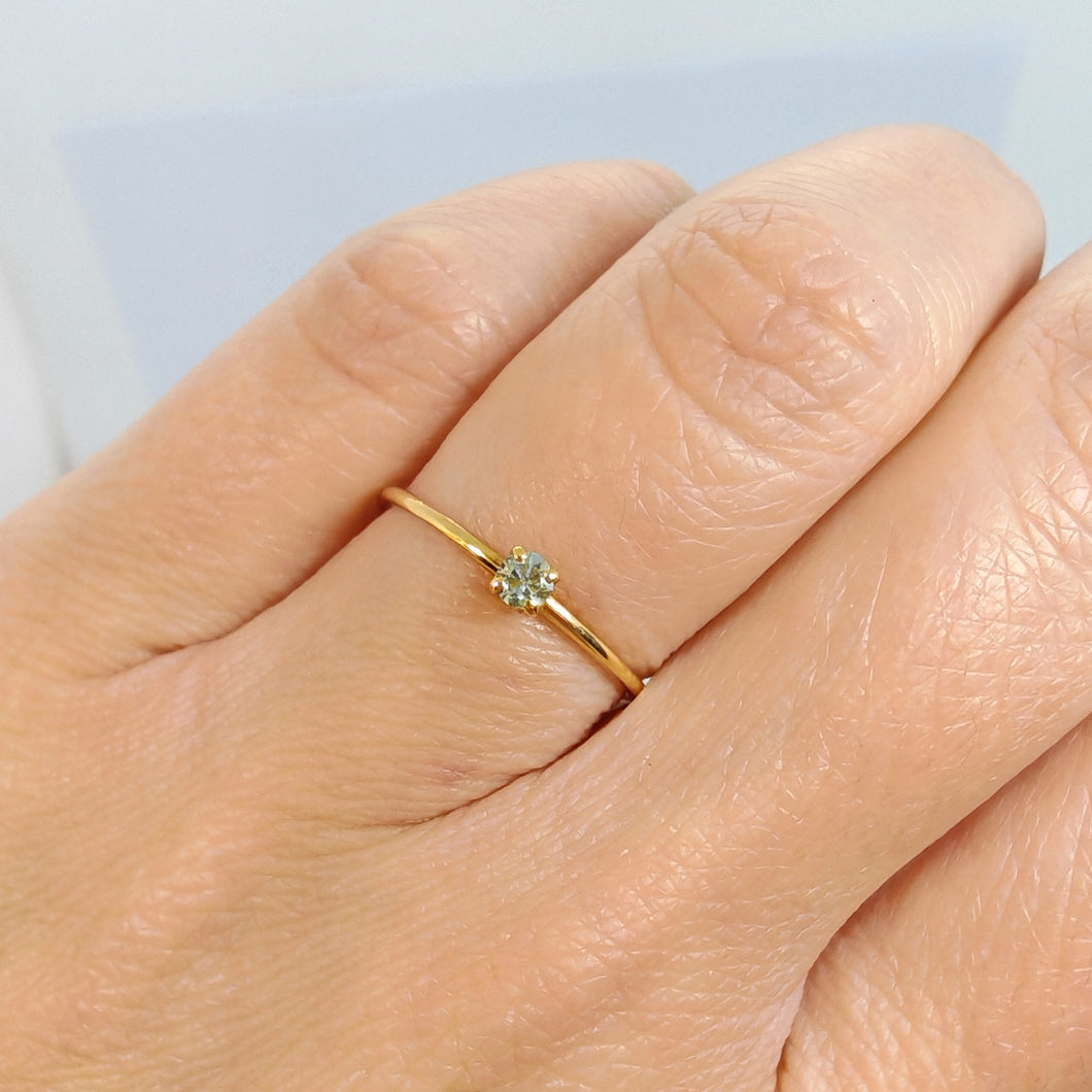 Anello con acquamarina in oro giallo 18 kt