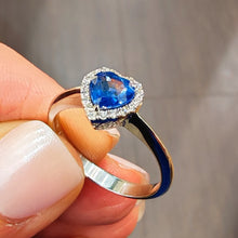 Carica l'immagine nel visualizzatore di Gallery, Anello con zaffiro a cuore e diamanti in oro bianco 18 kt
