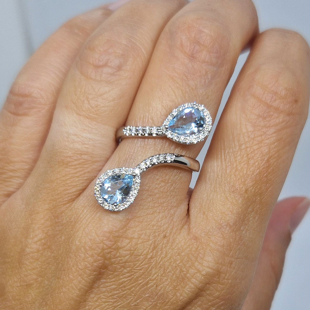 Anello contrarié con acquamarina e diamanti in oro bianco 18 kt