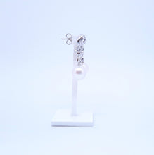 Carica l&#39;immagine nel visualizzatore di Gallery, Orecchini con diamanti e perle australiane in oro bianco 18 kt ORP1
